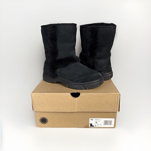 Womens UGG Boots Black Sunburst Short Suede Wool Sz 5 (fits 6) #1130726 $180 - Picture 1 of 16